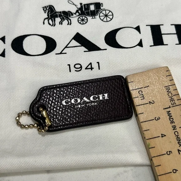 Coach New York Pebbled Leather Bag Tag in mapla with Gold Chain - Picture 8 of 9